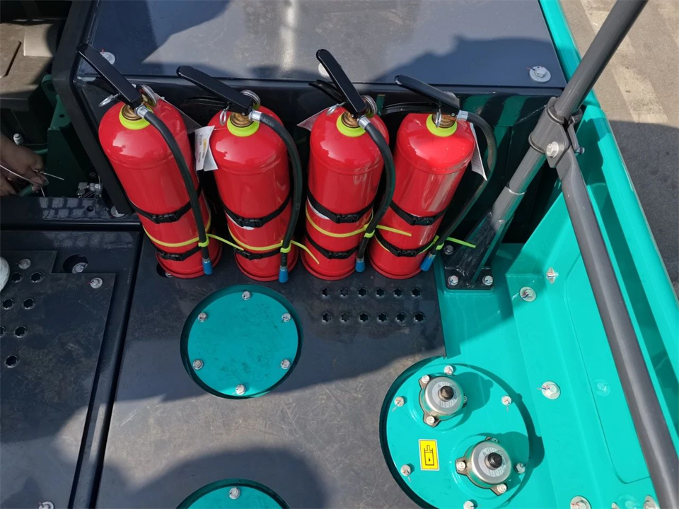 定制开发、功能更强！PA视讯平台SWE750ELR加长臂液压挖掘机下线交付