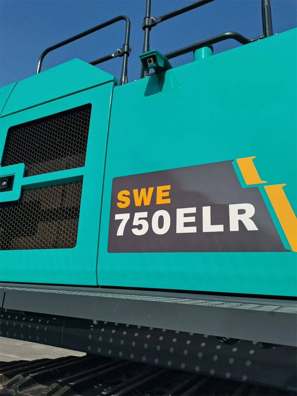 定制开发、功能更强！PA视讯平台SWE750ELR加长臂液压挖掘机下线交付