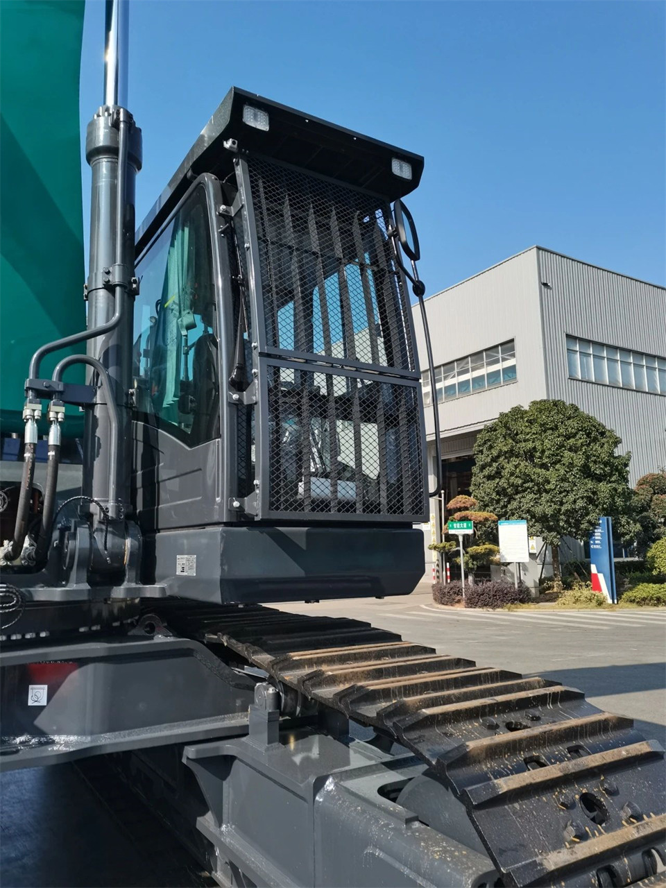 定制开发、功能更强！PA视讯平台SWE750ELR加长臂液压挖掘机下线交付