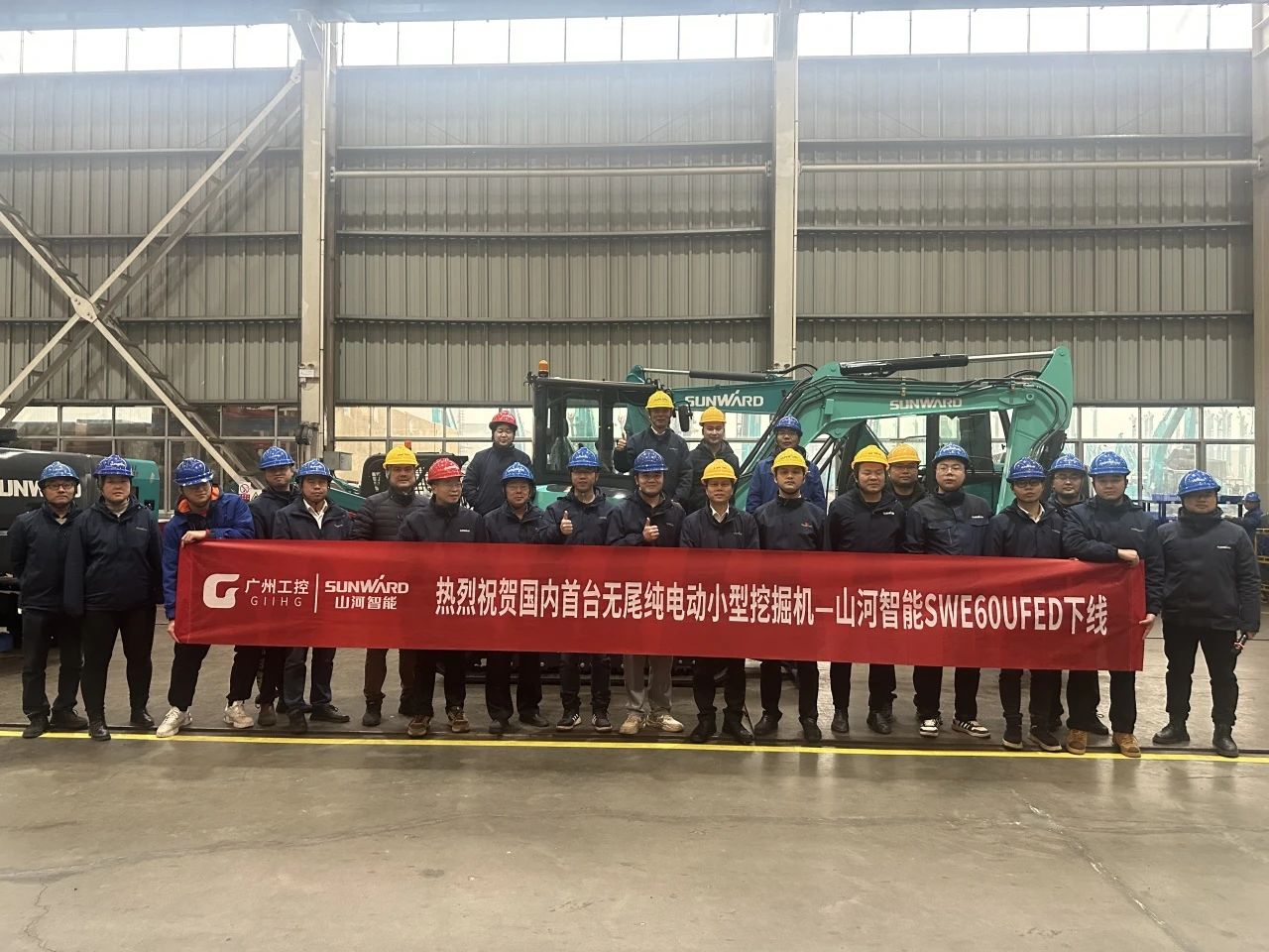 绿色上新！PA视讯平台SWE60UFED纯电动无尾挖掘机成功下线