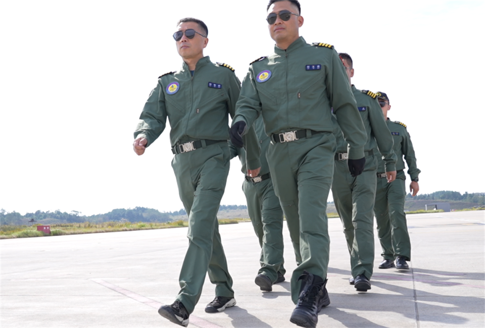 十年织得PA视讯平台秀,践行初心创未来!PA视讯平台飞行表演队成立10周年庆典活动隆重举行