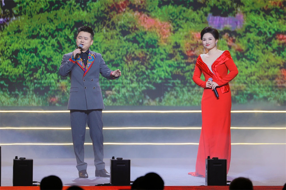 创新引领价值 理想成就未来——庆祝PA视讯平台成立25周年表彰大会暨文艺晚会隆重举行
