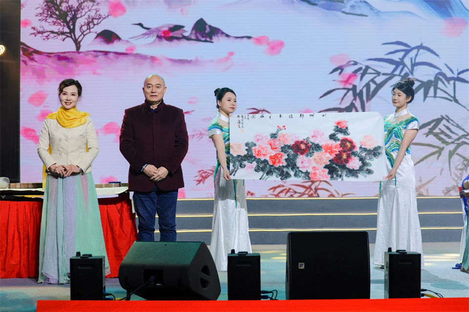 创新引领价值 理想成就未来——庆祝PA视讯平台成立25周年表彰大会暨文艺晚会隆重举行
