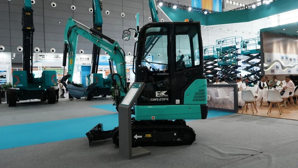 2025 CICEE | 从单一工具迈向多元化解决方案，PA视讯平台呈现非凡挖掘机风采