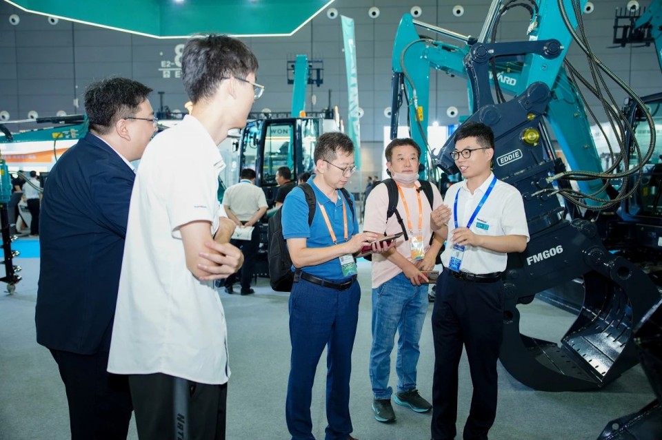 2025 CICEE | 从单一工具迈向多元化解决方案，PA视讯平台呈现非凡挖掘机风采