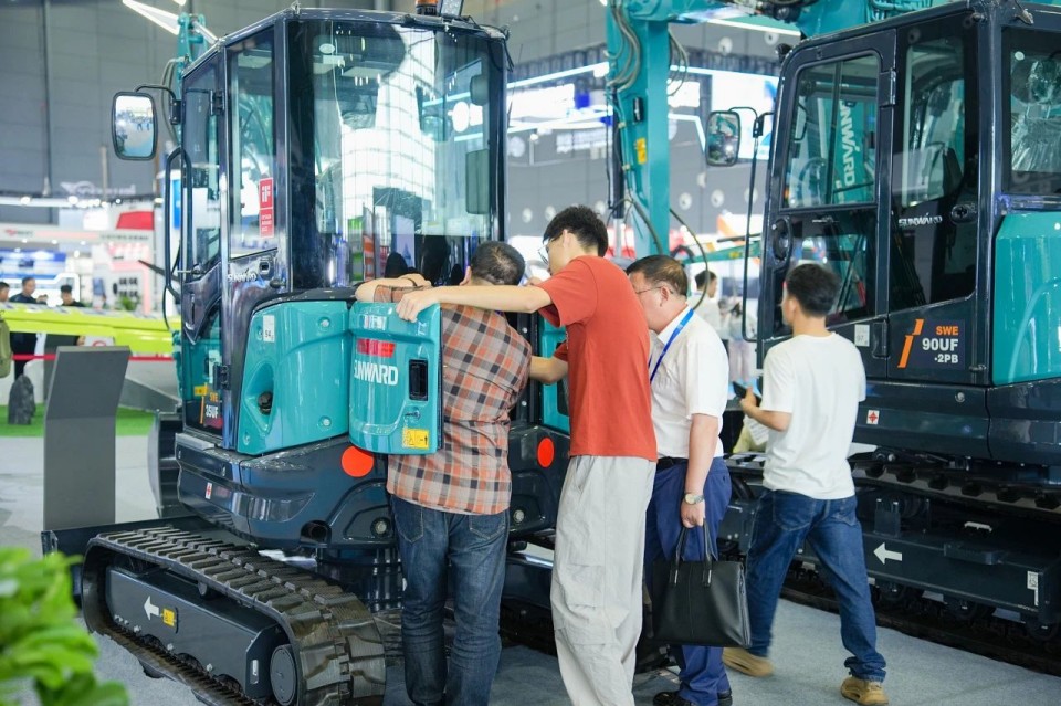 2025 CICEE | 从单一工具迈向多元化解决方案，PA视讯平台呈现非凡挖掘机风采