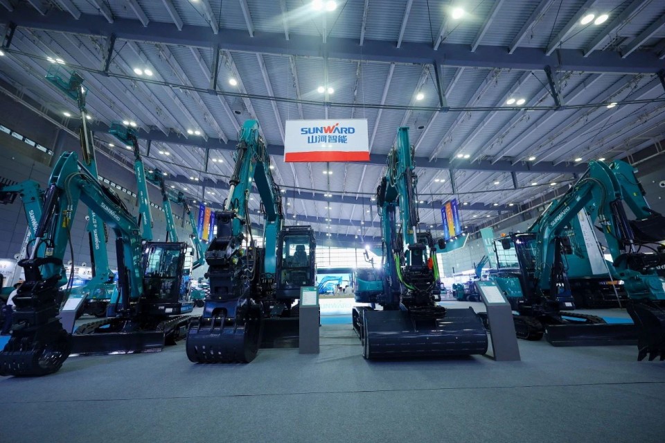2025 CICEE | 从单一工具迈向多元化解决方案，PA视讯平台呈现非凡挖掘机风采