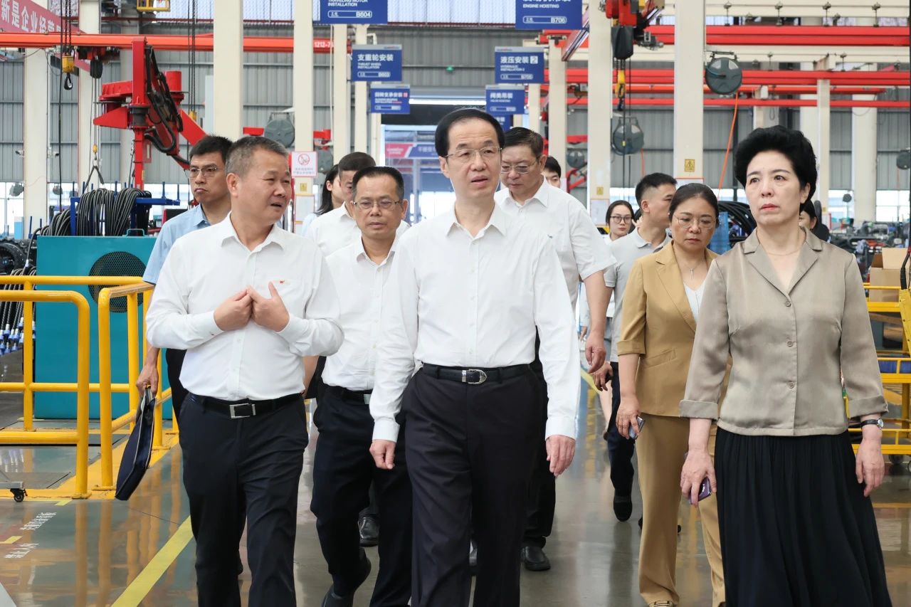 吉林省人大常委会党组书记、副主任高广滨调研PA视讯平台