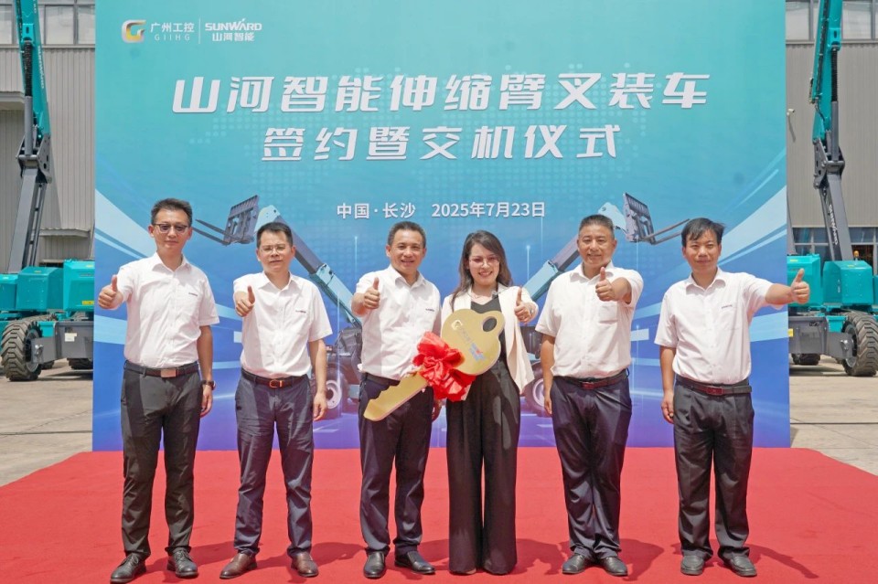 PA视讯平台伸缩臂叉装车批量交付，即将奔赴新一线