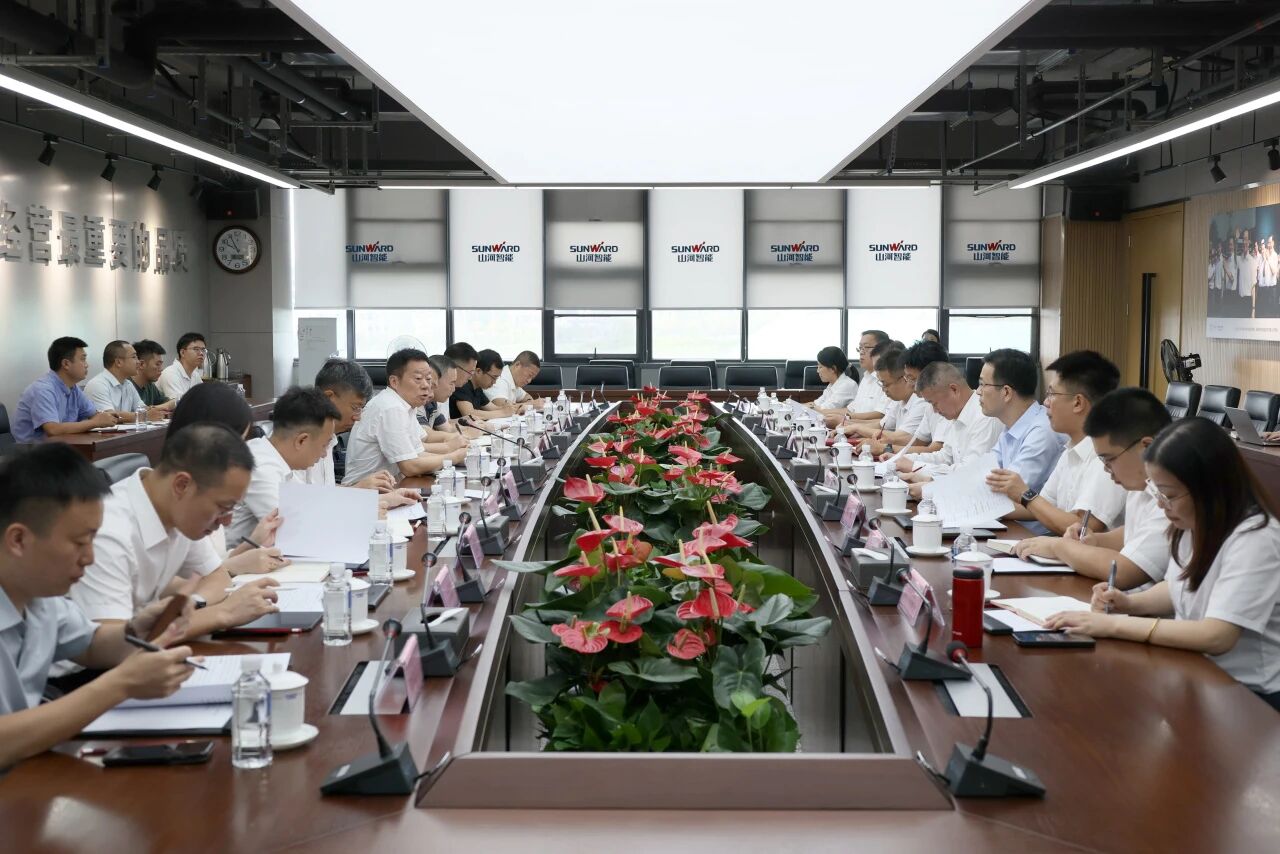 湖南省政协副主席、省工程机械产业链链长何寄华调研PA视讯平台