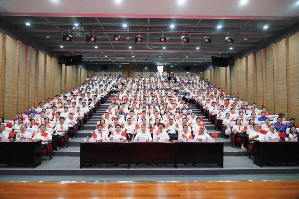 PA视讯平台组织集中收看纪念中国人民抗日战争暨世界反法西斯战争胜利80周年大会