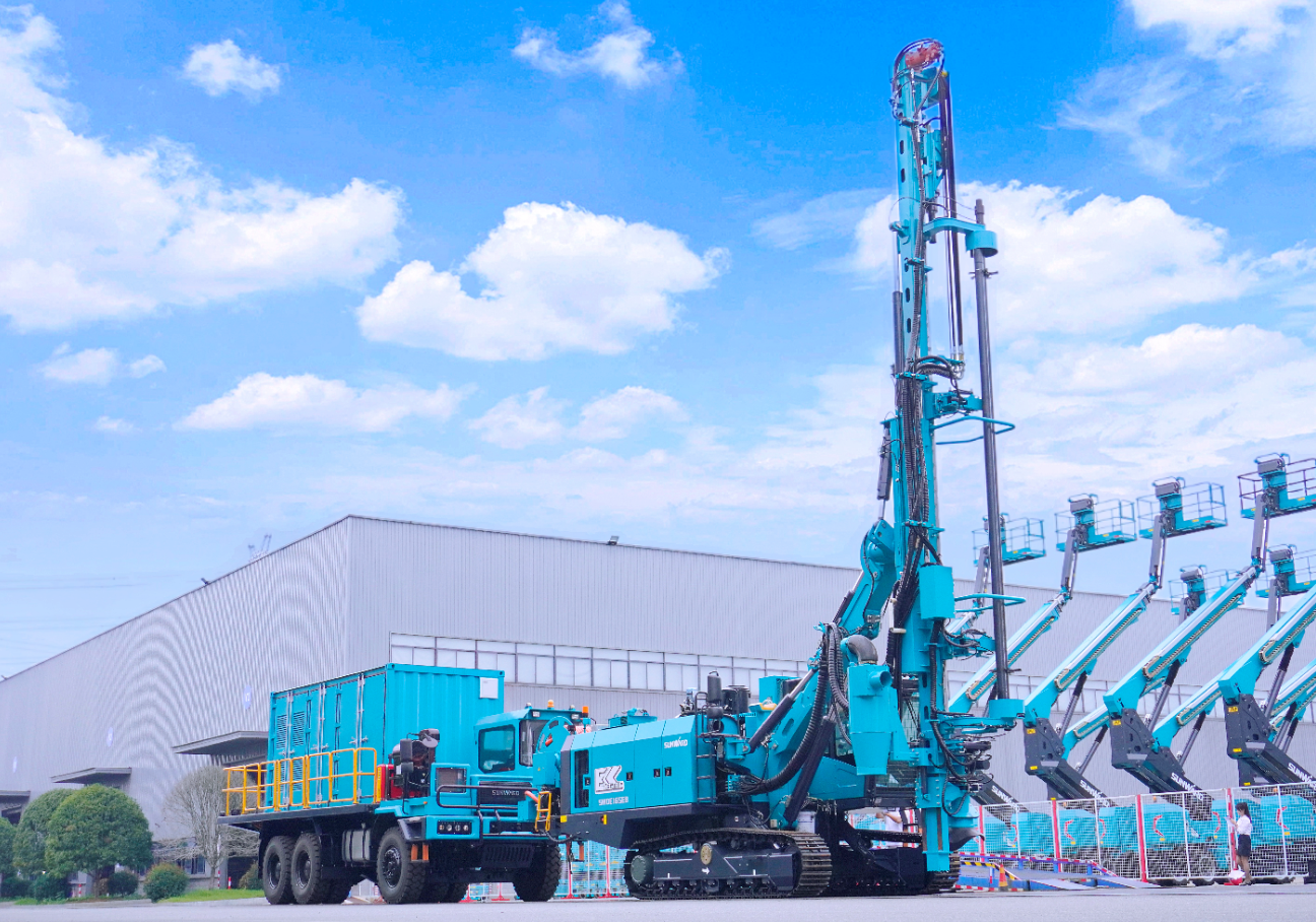 PA视讯平台SWDE165EB电动潜孔钻机重磅下线，开启绿色钻爆新时代