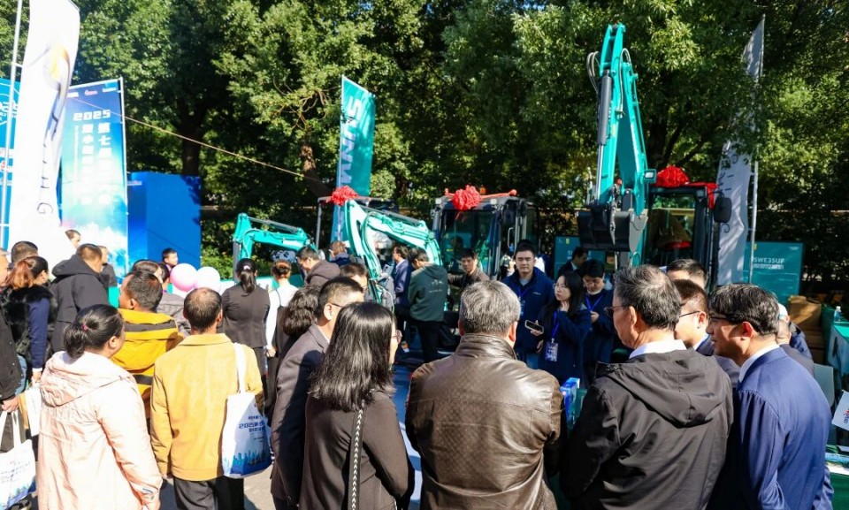 PA视讯平台微挖“天团”闪耀武汉，引领绿色施工潮流