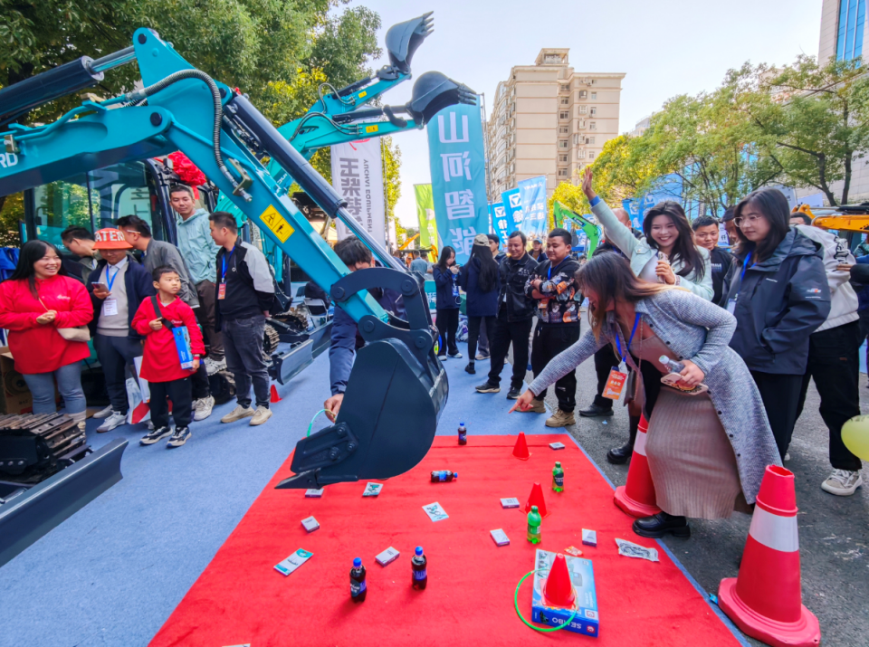 PA视讯平台微挖“天团”闪耀武汉，引领绿色施工潮流