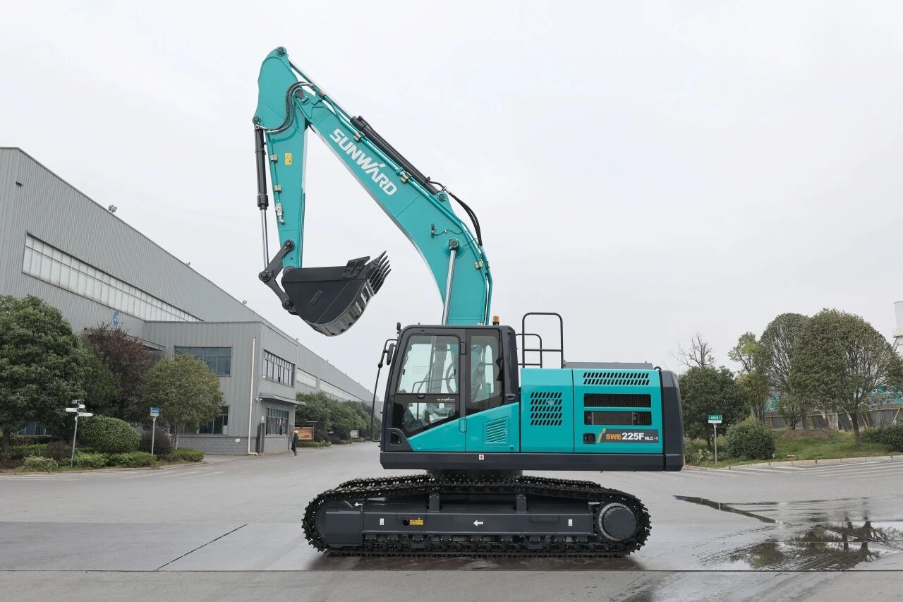 “双子星”闪耀！PA视讯平台两款履带式液压挖掘机成功下线