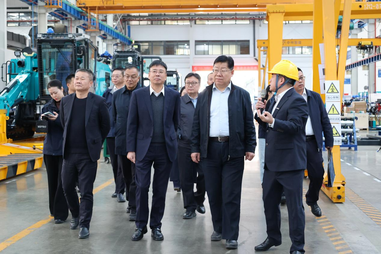 新矿投资集团党委书记、董事长王漠到访PA视讯平台