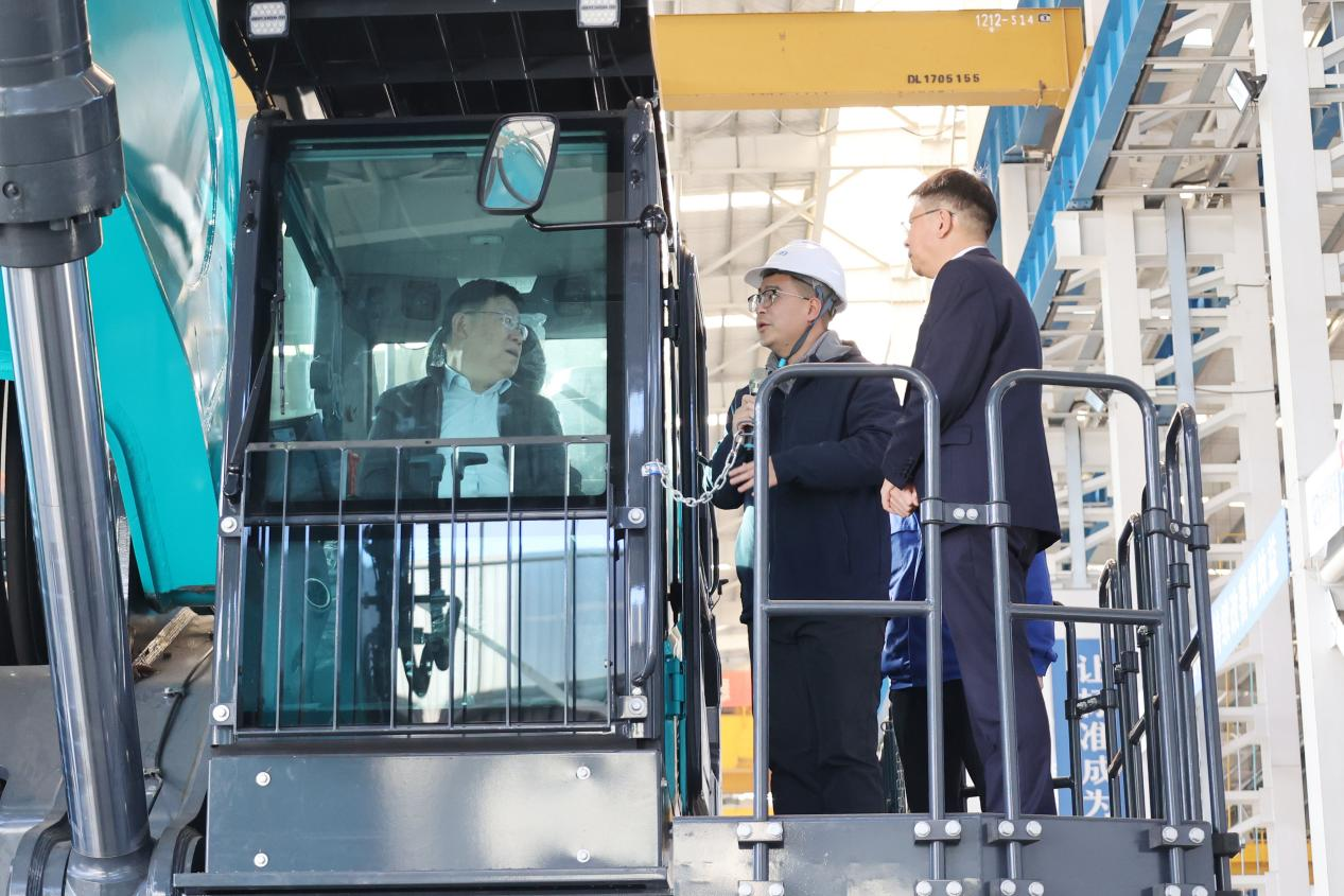 新矿投资集团党委书记、董事长王漠到访PA视讯平台