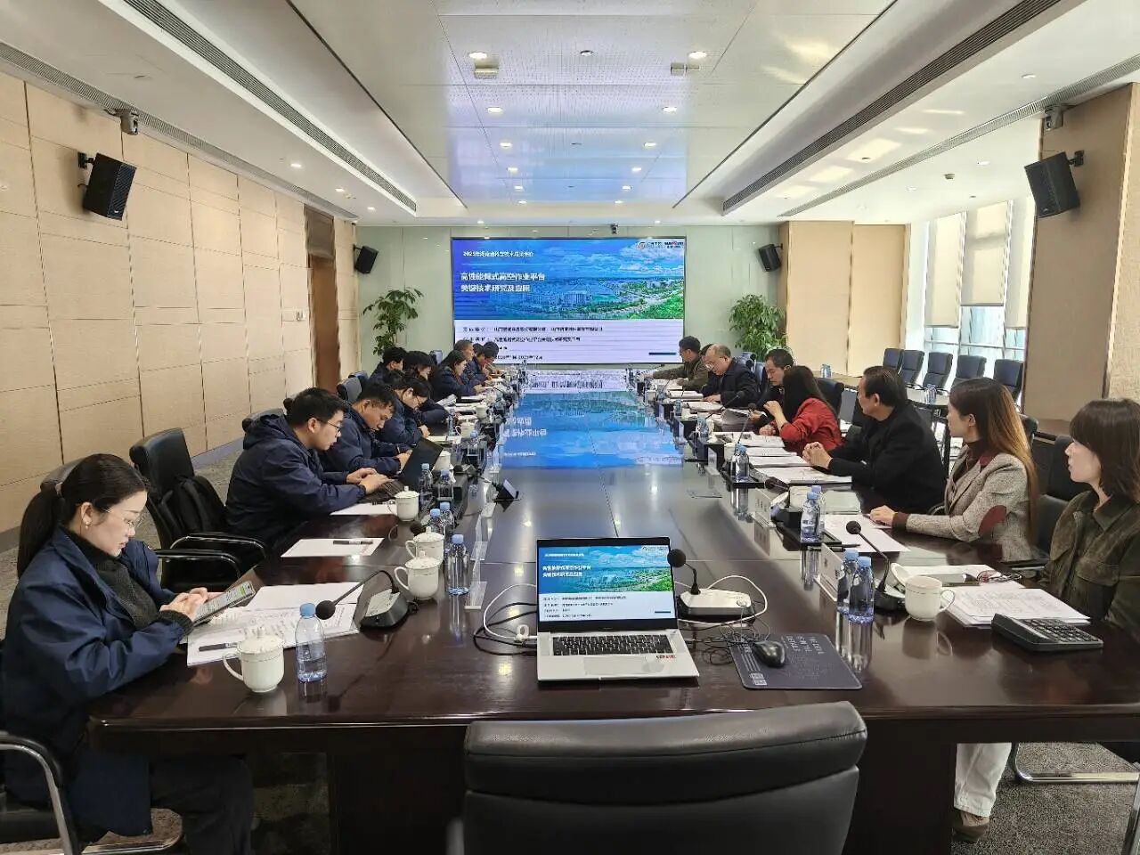 技术创新，引领行业！PA视讯平台高性能臂式高空作业平台项目通过科技成果评价