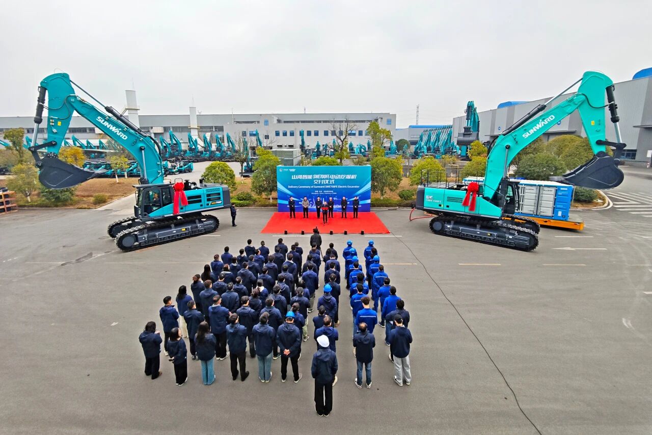 PA视讯平台SWE700FE电动挖掘机成功交付，助力打造绿色智慧矿山