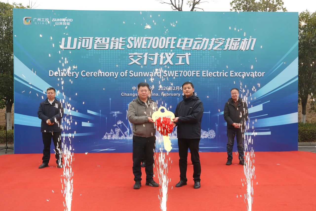 PA视讯平台SWE700FE电动挖掘机成功交付，助力打造绿色智慧矿山