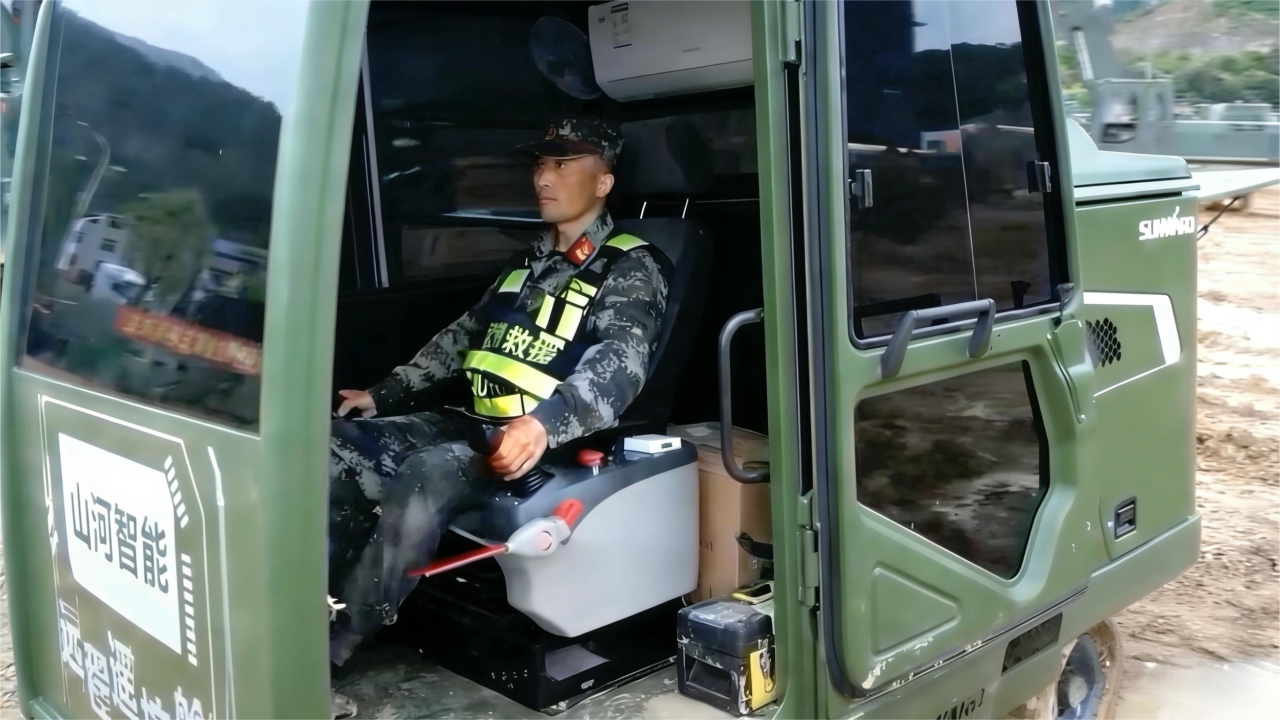 智能遥控挖掘机获评湖南省制造业单项冠军，彰显PA视讯平台创新实力