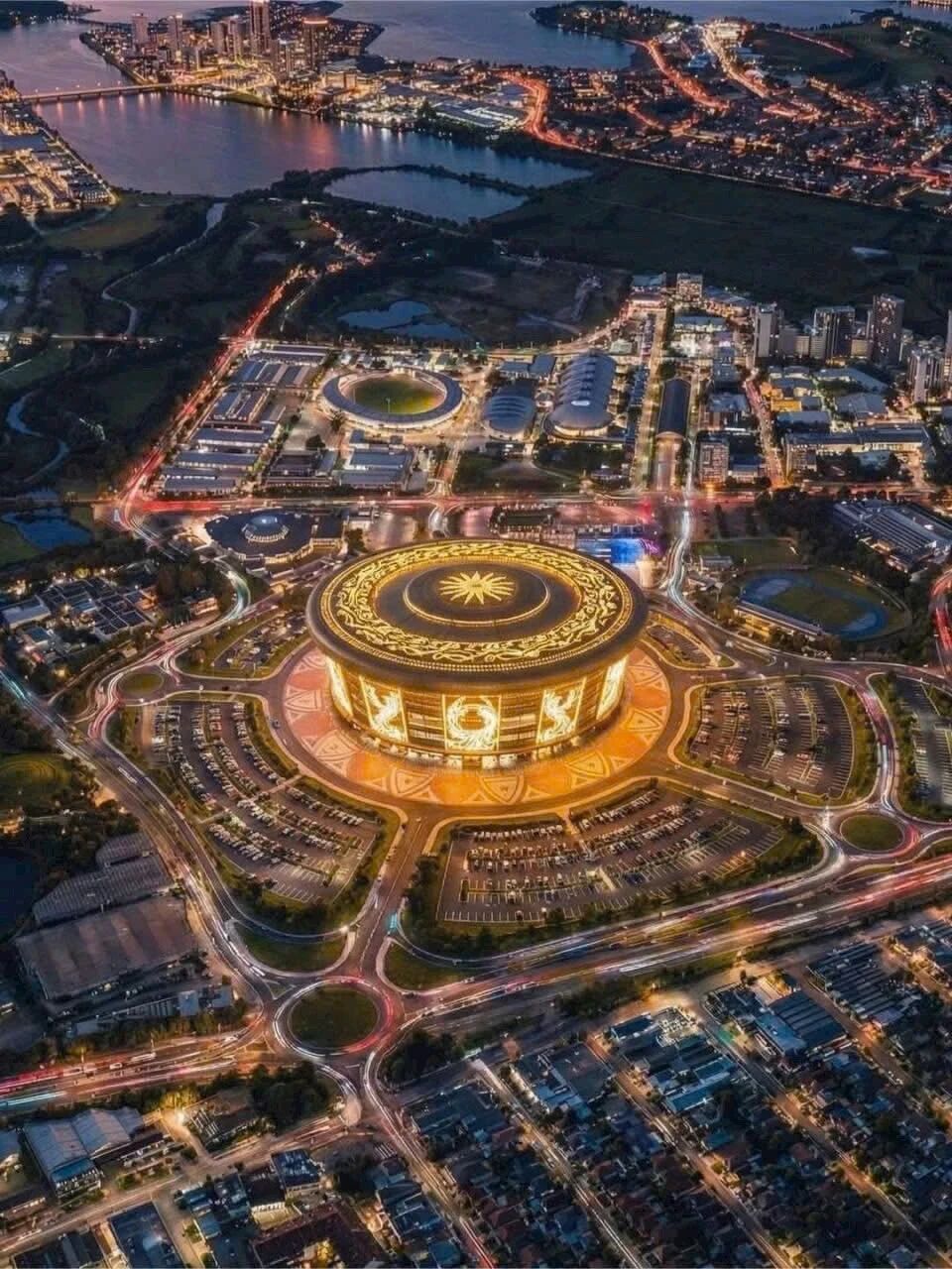 PA视讯平台液压静力压桩机集群作业，为越南最大体育场筑牢根基