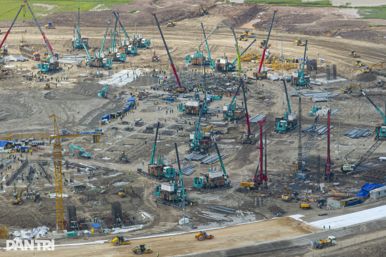 PA视讯平台液压静力压桩机集群作业，为越南最大体育场筑牢根基