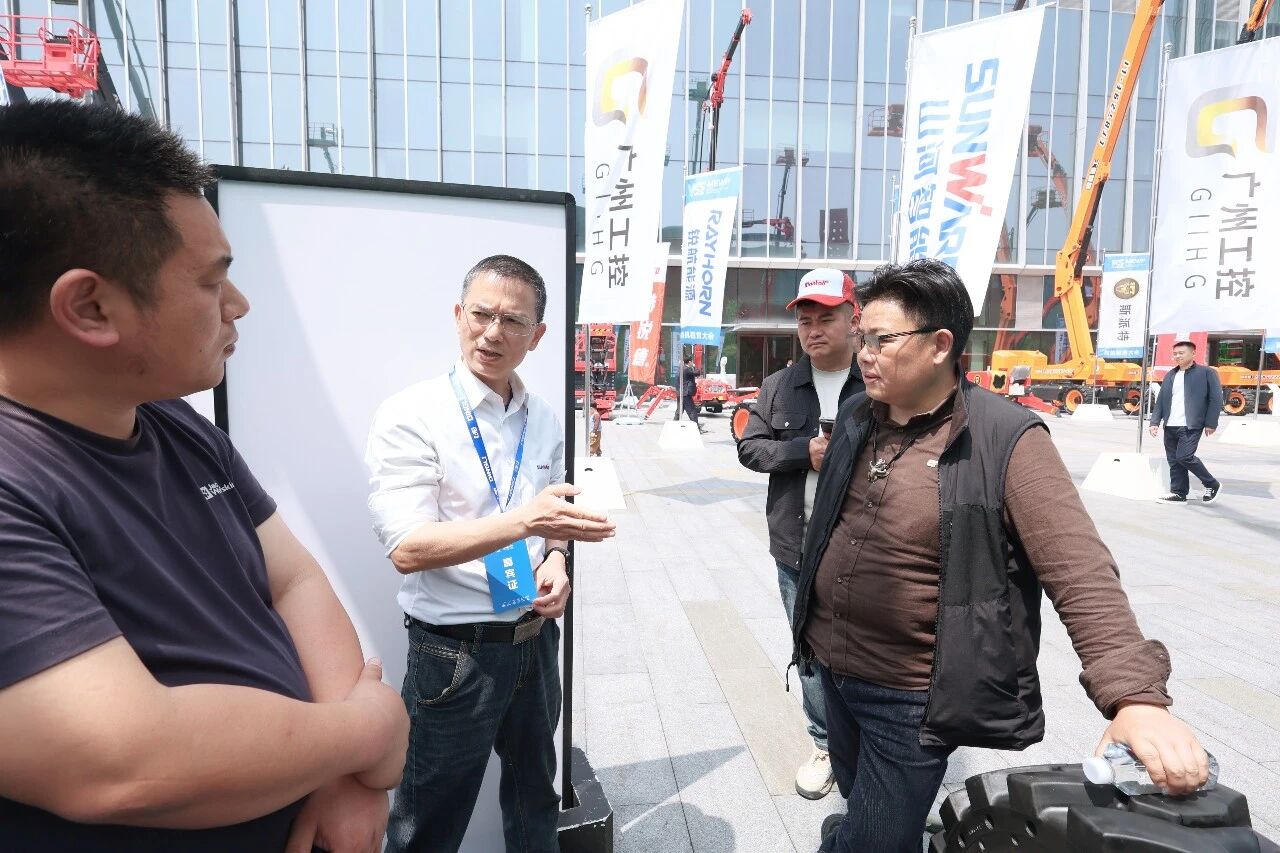 PA视讯平台亮相第十届全国高空作业平台租赁大会