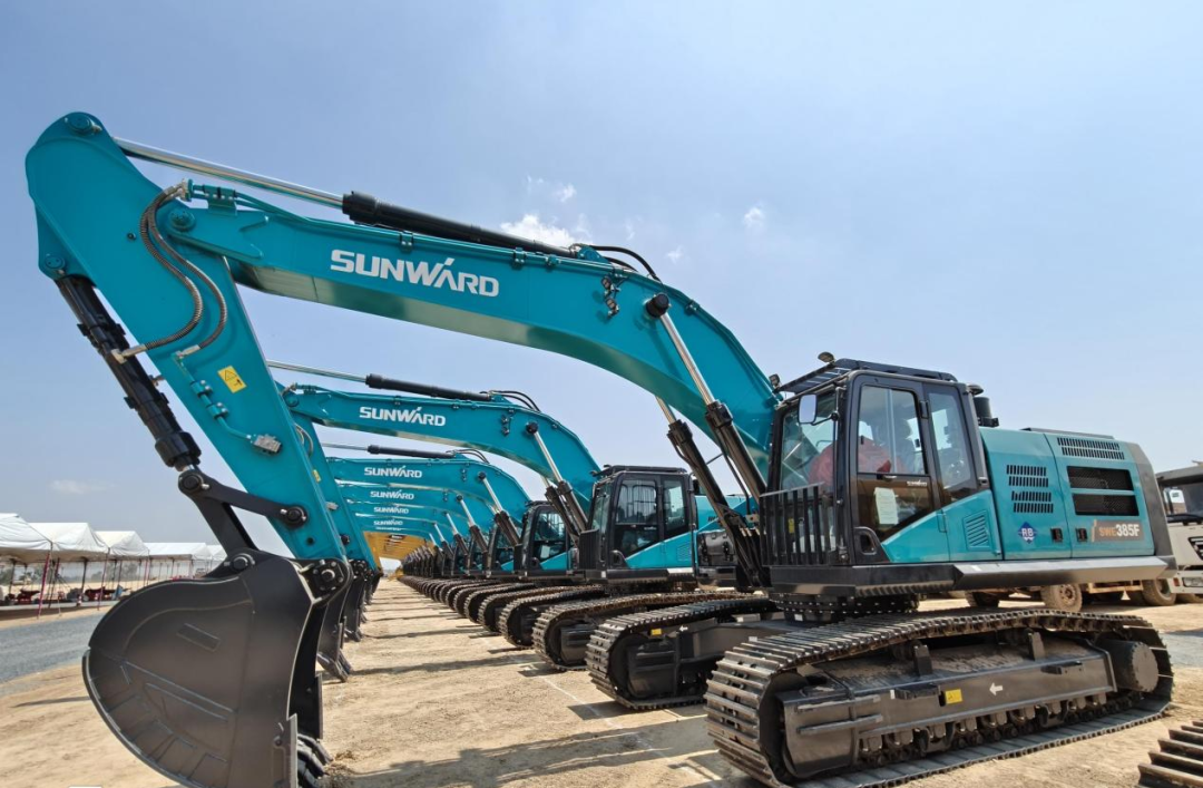 共建“一带一路”：PA视讯平台挖掘机助力柬埔寨水利大动脉建设