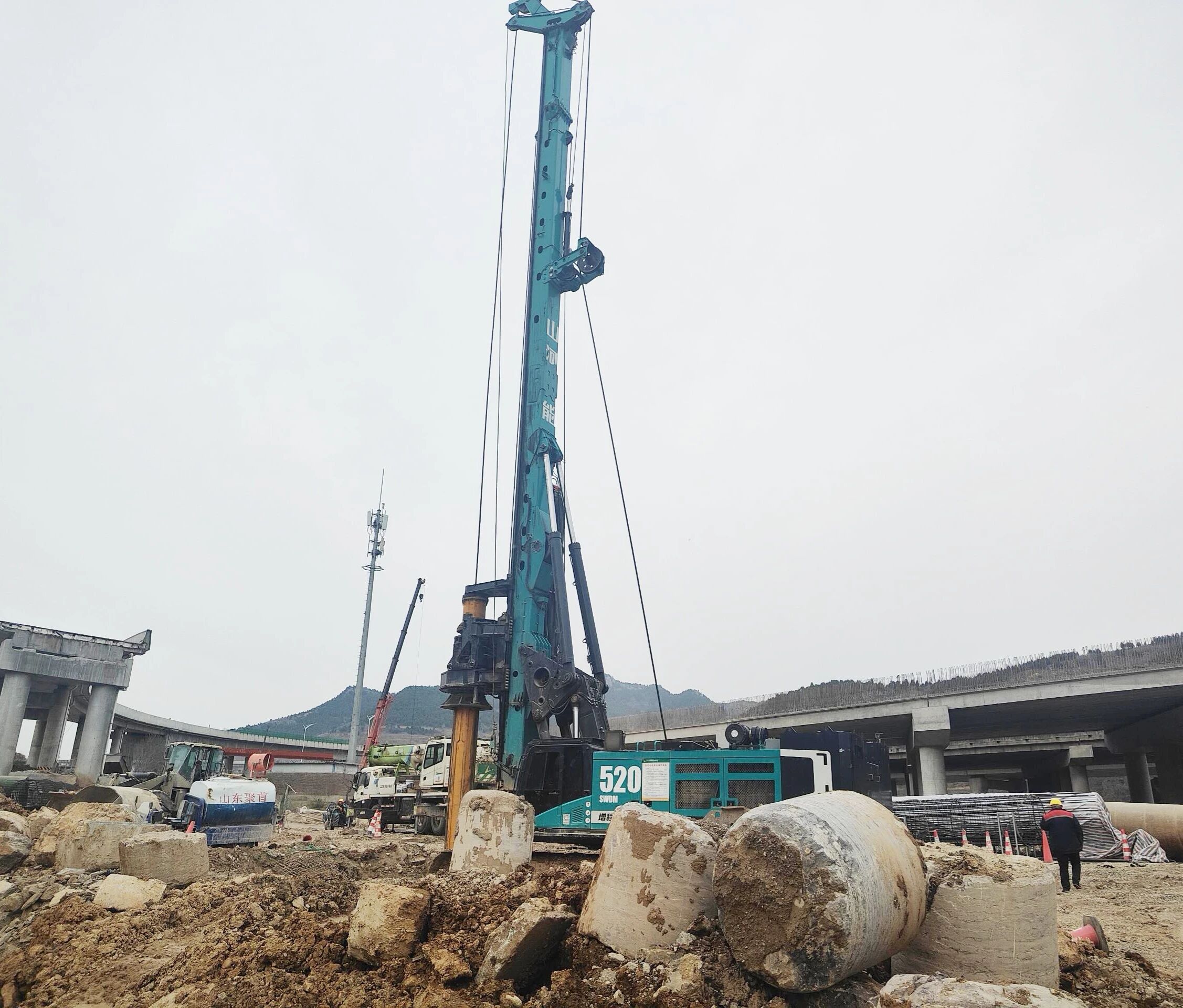 “亮剑”济南绕城改扩建项目，PA视讯平台增程式电动旋挖钻机高效入岩受好评
