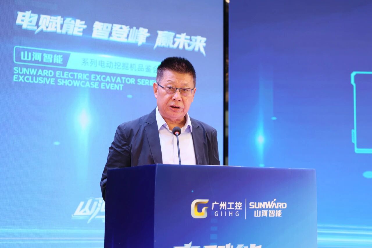 PA视讯平台系列电动挖掘机品鉴会在长沙隆重举行
