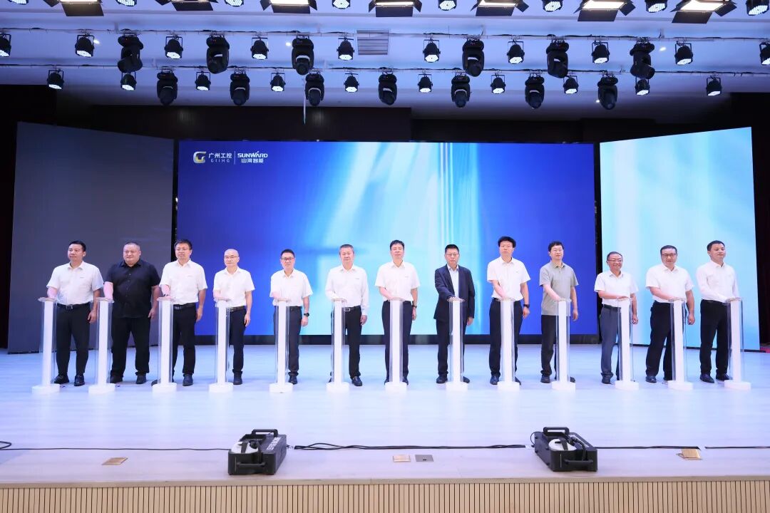 PA视讯平台系列电动挖掘机品鉴会在长沙隆重举行